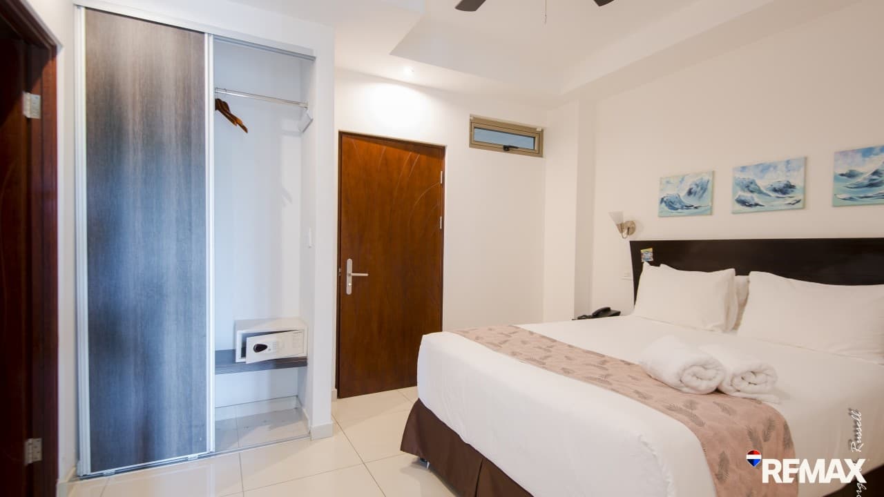 Turnkey 2-Bedroom Condo with Lock-Off, photo 3