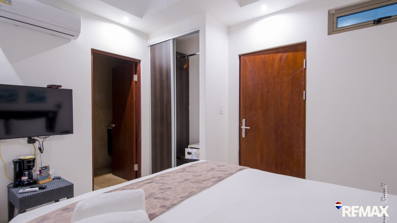 Turnkey 2-Bedroom Condo with Lock-Off, photo 4