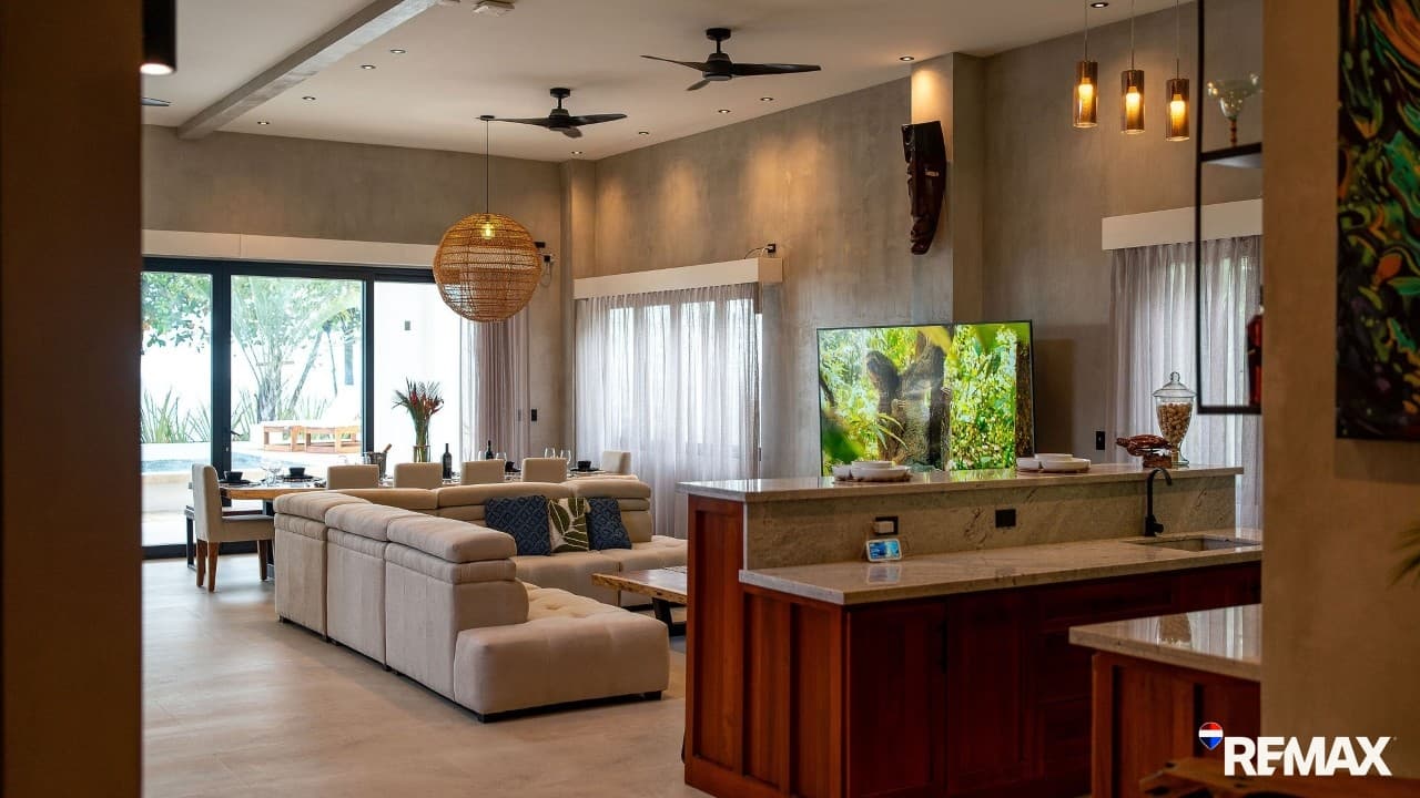 Oceanfront Luxury Home, photo 5