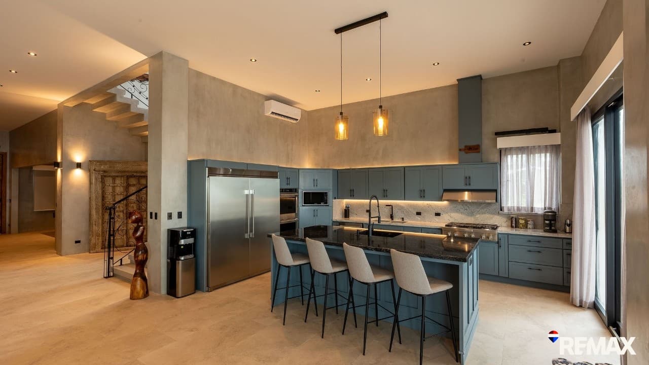 Oceanfront Luxury Home, photo 6