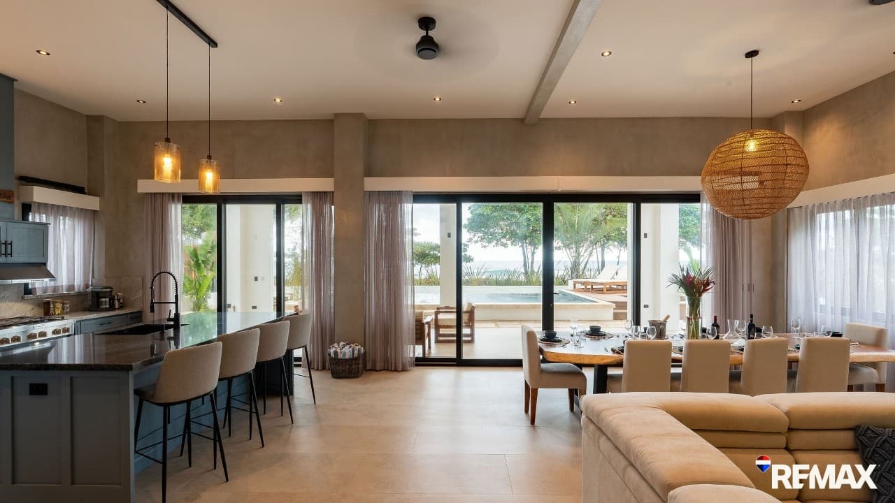 Oceanfront Luxury Home, photo 11