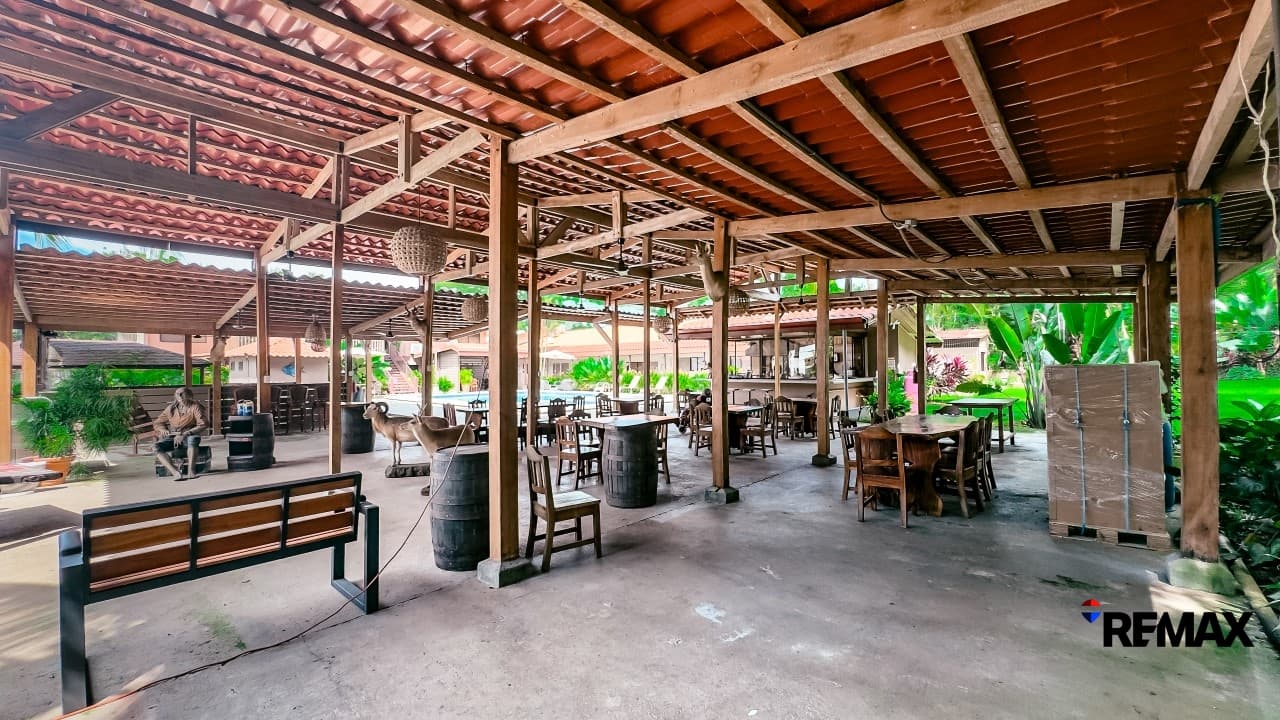 Turnkey Mixed-Use Investment Property, photo 9