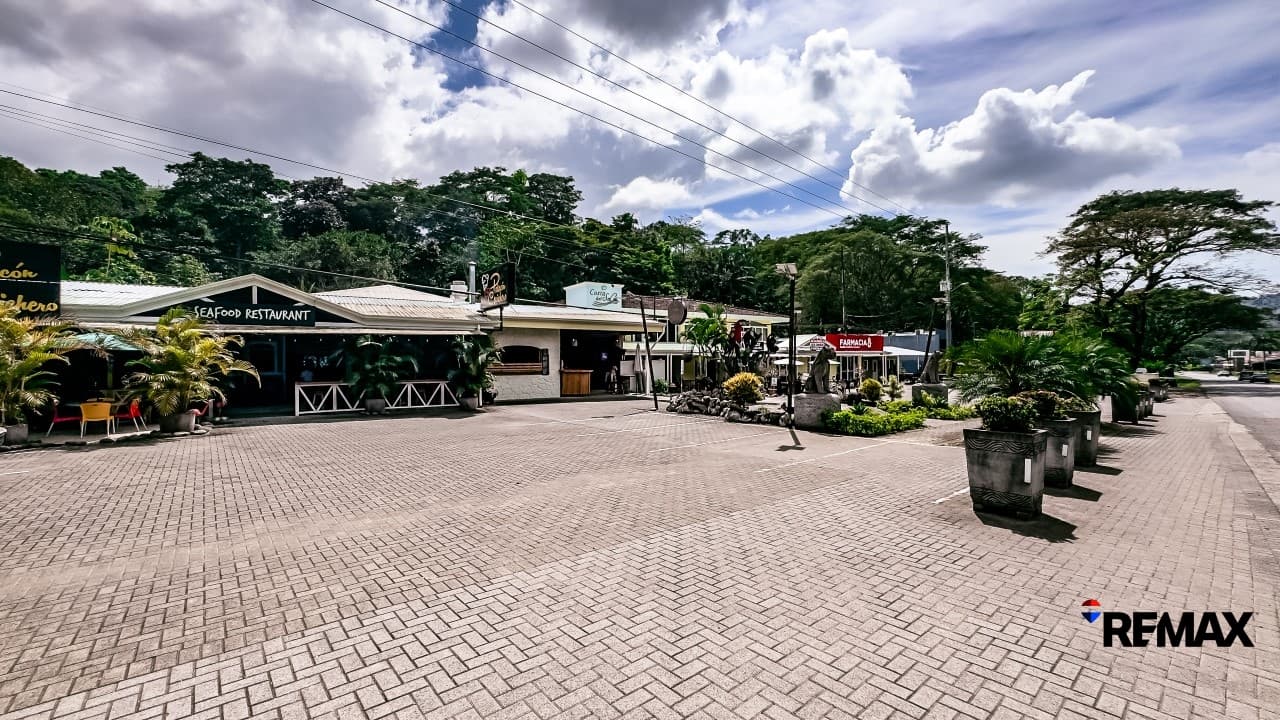 Turnkey Mixed-Use Investment Property, photo 6
