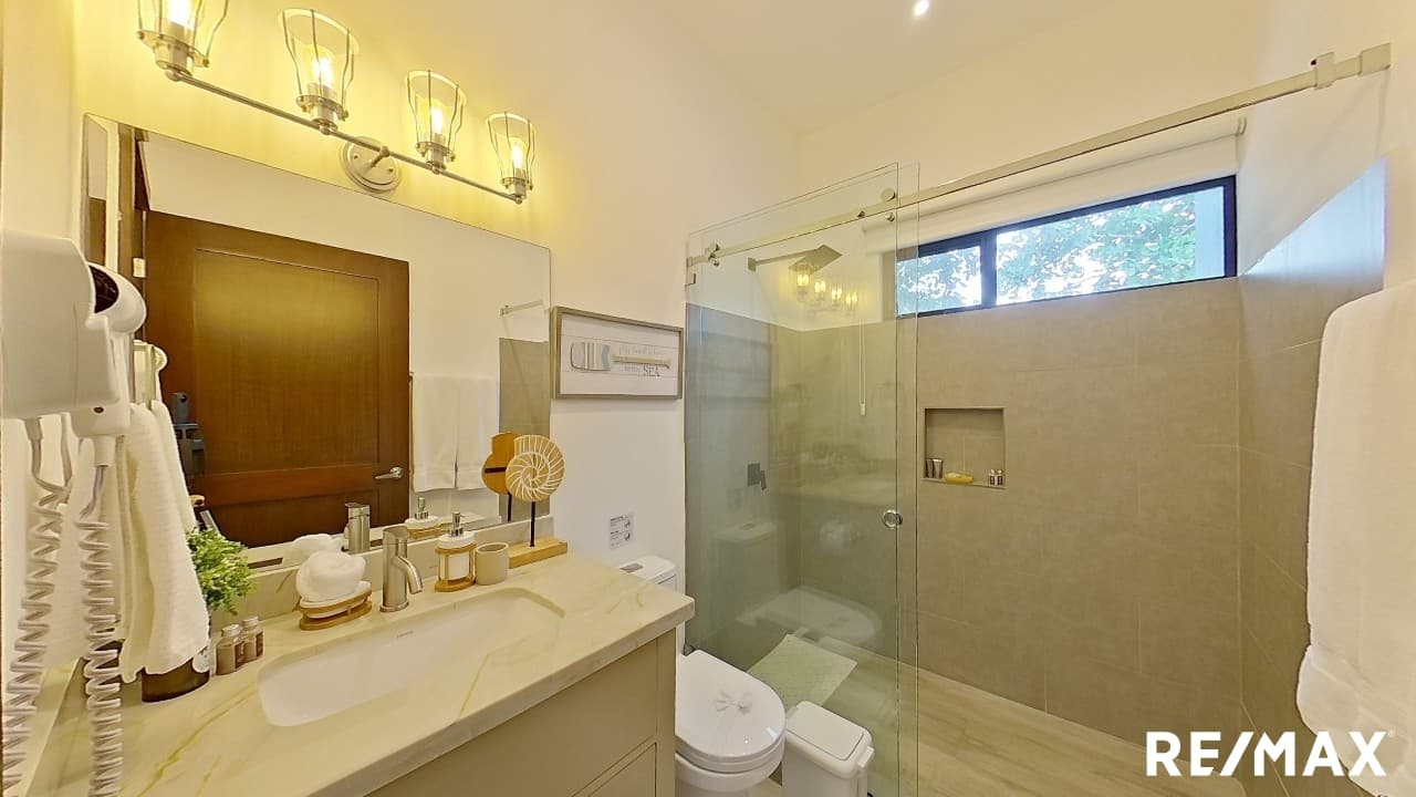 Modern Home | Beach walking distance, photo 16