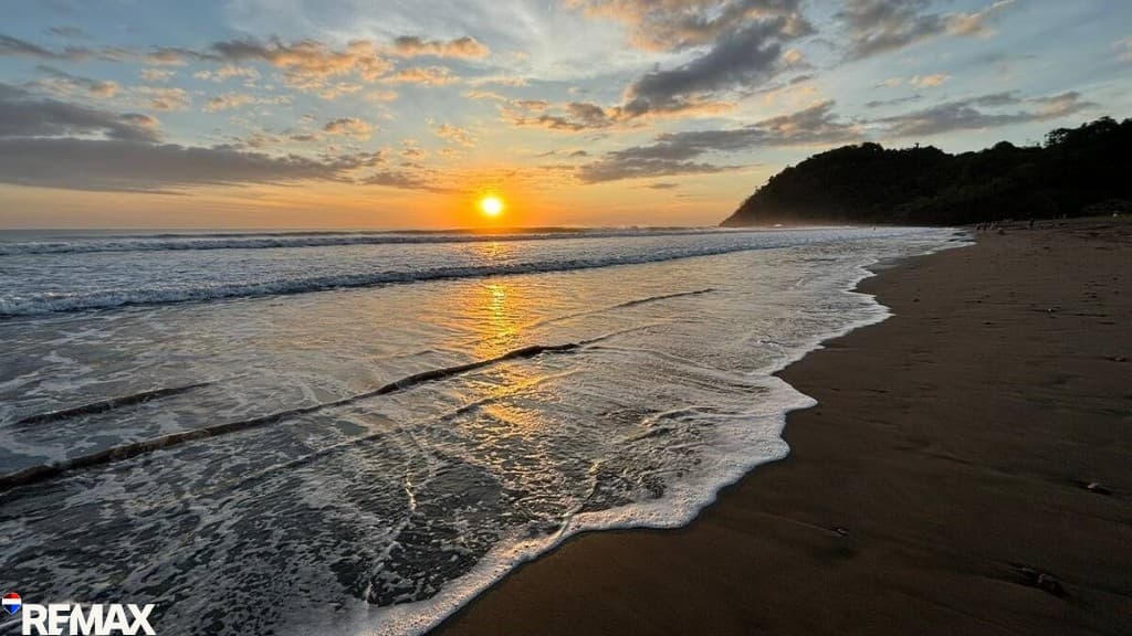 Beachfront Condo for Sale in Jaco Beach, photo 2