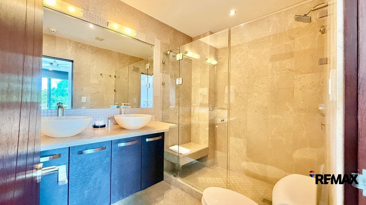 Tropical Beach Condo with Private Jacuzzi, photo 13
