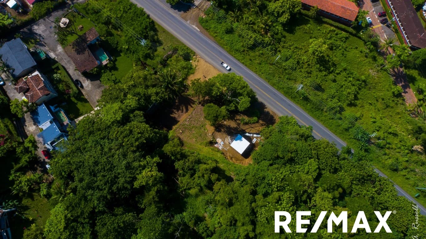 Highway Oceanview lot | Mixed-Use Opportunity, photo 3