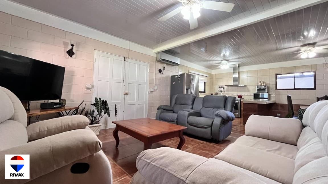 Affordable Downtown Retreat | Private, Quiet, and Convenient Location, photo 7