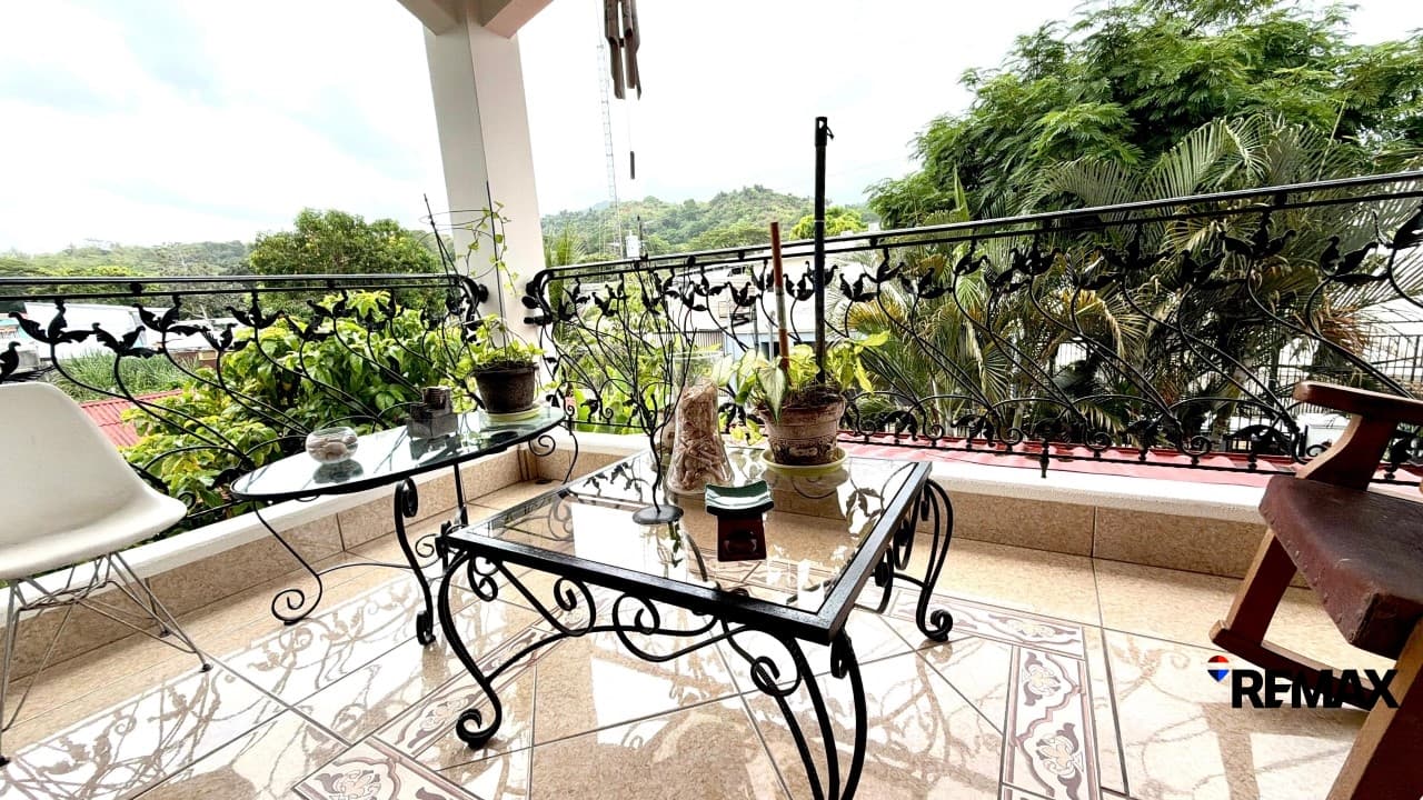 Spacious Tropical Home With Pool, photo 22