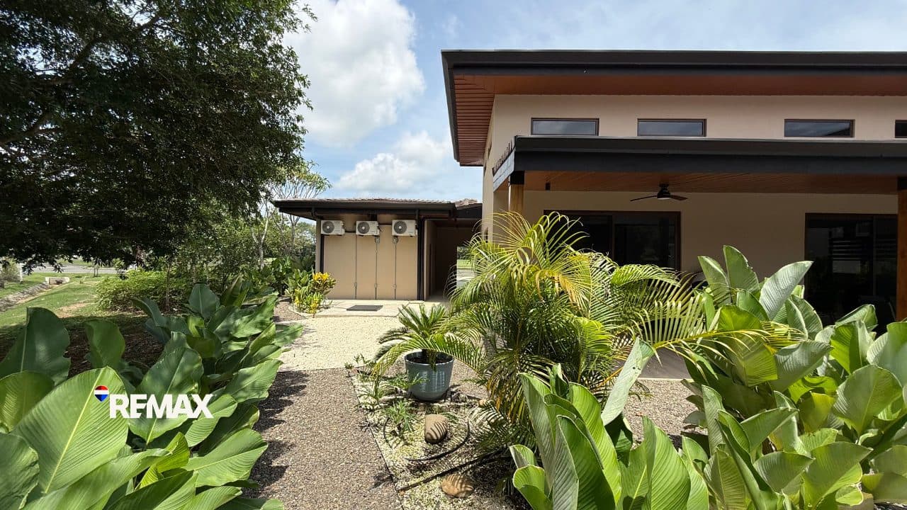 Lakefront Duplex for Sale at Místico, photo 23
