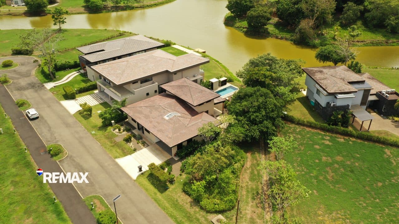 Lakefront Duplex for Sale at Místico, photo 25