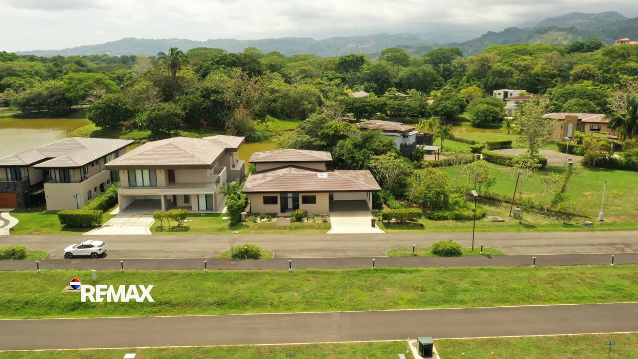 Lakefront Duplex for Sale at Místico, photo 26