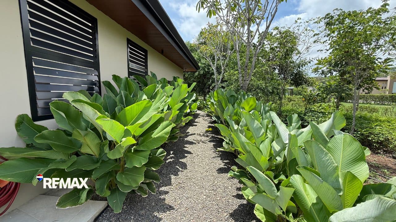 Lakefront Duplex for Sale at Místico, photo 5
