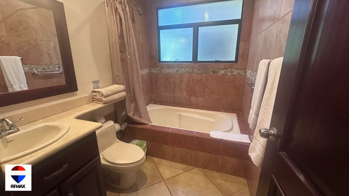 Charming 2-Bedroom Condo / Monte Carlo Gated Community, Jacó, photo 12