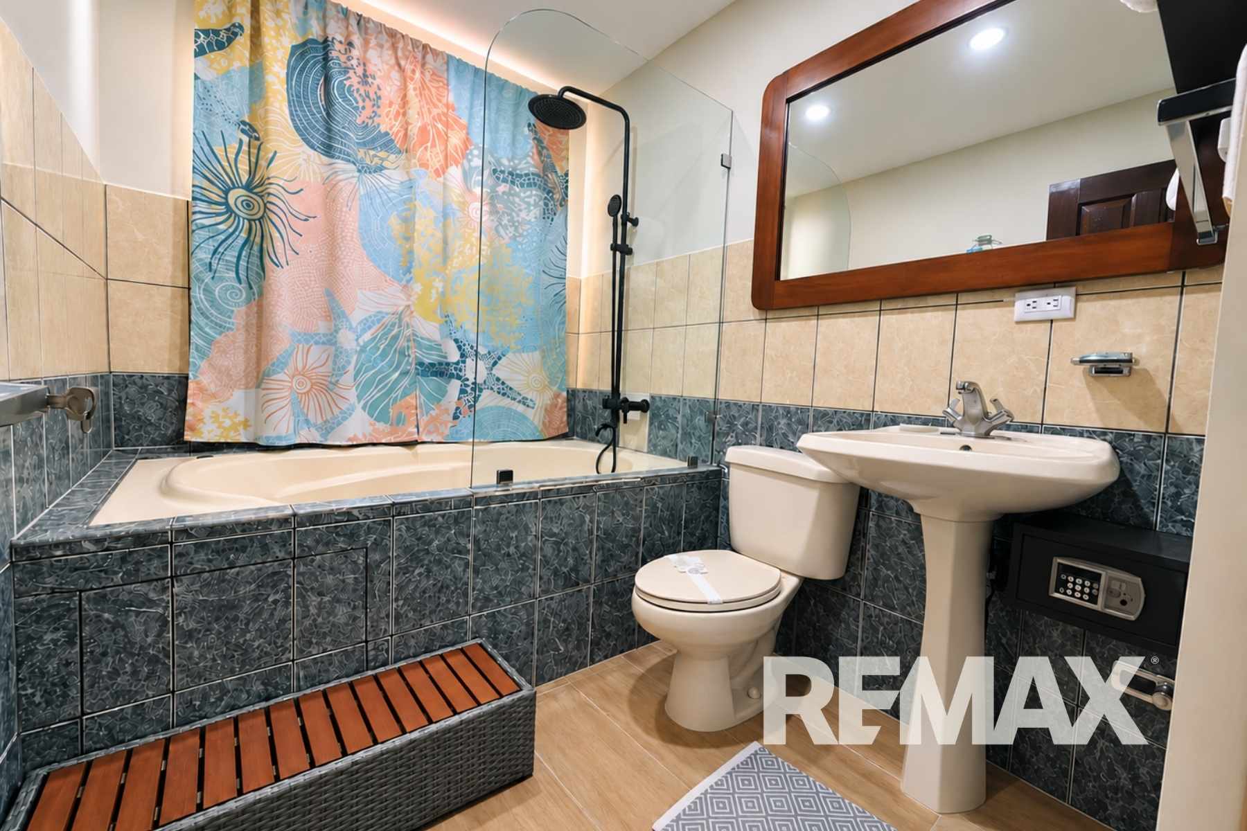 Charming Jacó Apartment Steps from the Beach, photo 13