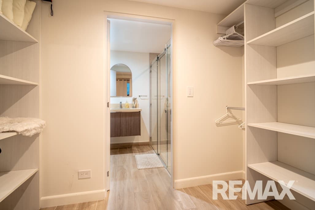 Pacific Point 10th floor 3 Bed w/lock-off, photo 13