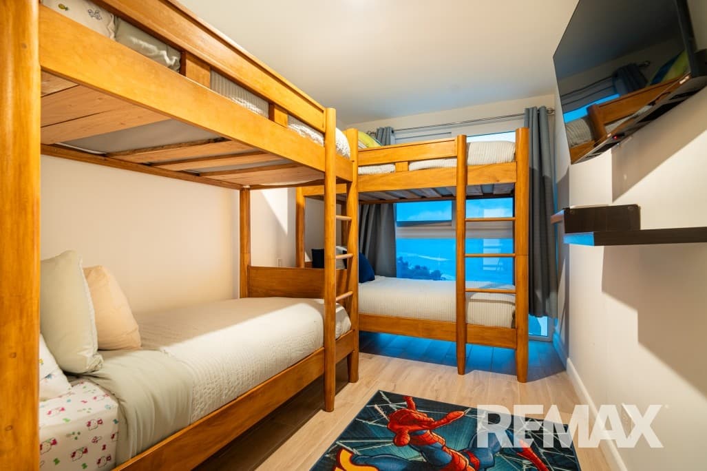 Pacific Point 10th floor 3 Bed w/lock-off, photo 19